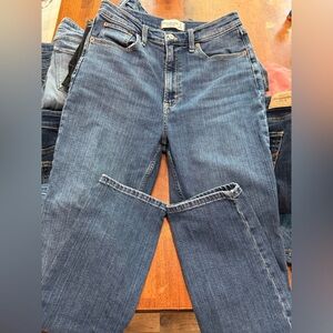 Abercrombie Slim Straight Ultra High Rise 4R